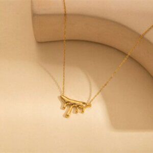 Flowing shape necklace
